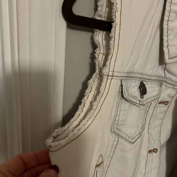 Mossimo vest super cute!! Raw hem edge on arm holes! From target - Picture 3 of 8